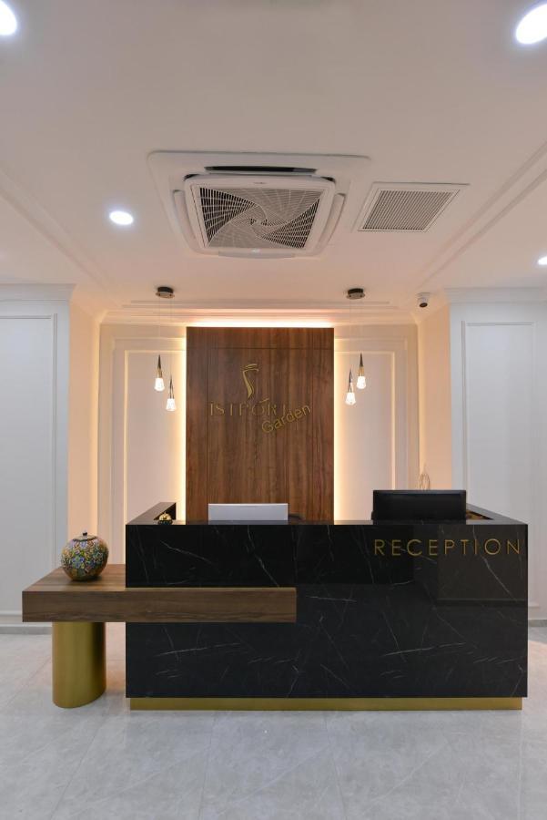 Istport Garden Hotels Arnavutkoy Zewnętrze zdjęcie Reception desk at the Intimissimi store in Milan