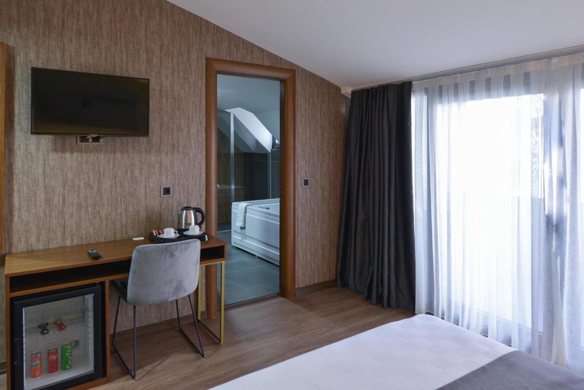 Istport Garden Hotels Arnavutkoy Pokój zdjęcie A room at the hotel